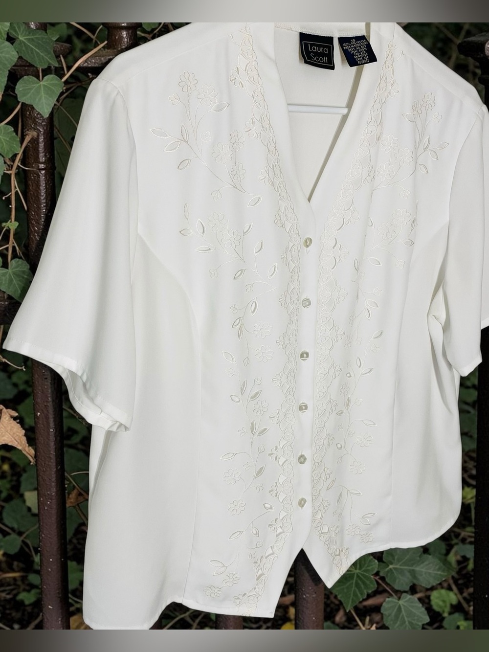 VINTAGE LAURA SCOTT Eyelet Embroidered Blouse - Picture 4 of 8